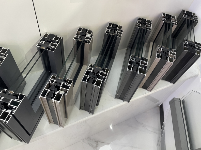 断桥铝门窗双层玻璃和三层玻璃有...